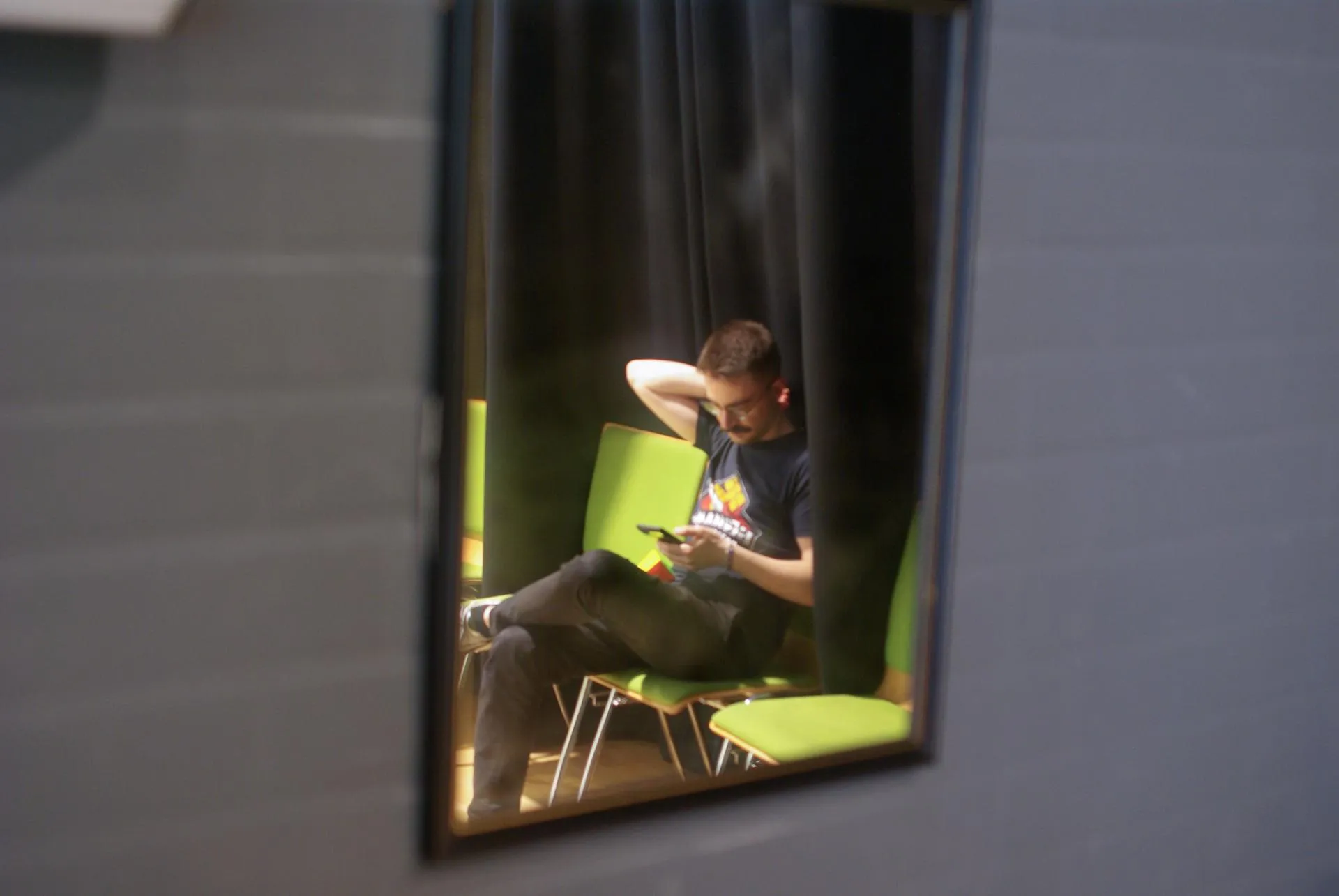 fullscreen image