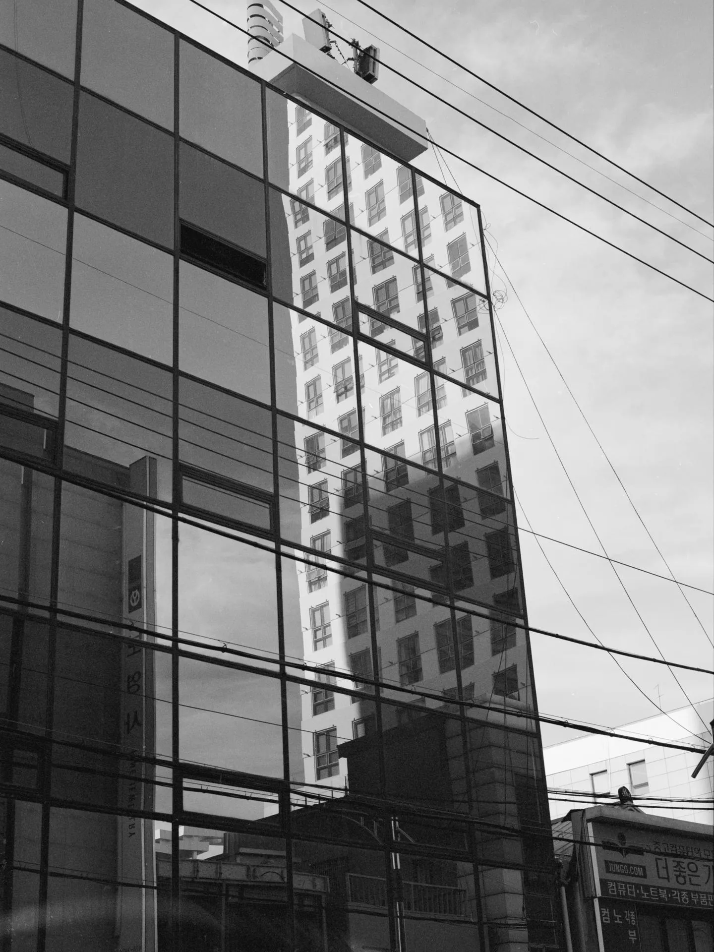 Thumbnail /2022 Korea/_Daegu/_120_reflection_bwcn.jpg